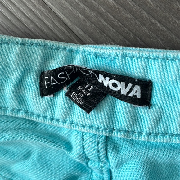 Fashion Nova Cutoff Shorts - Picture 4 of 7